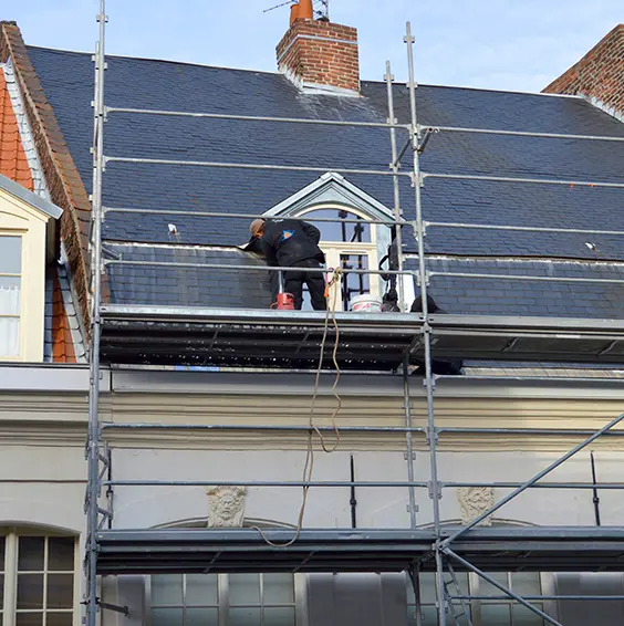 Nettoyage et démoussage toiture à Uccle et Waterloo